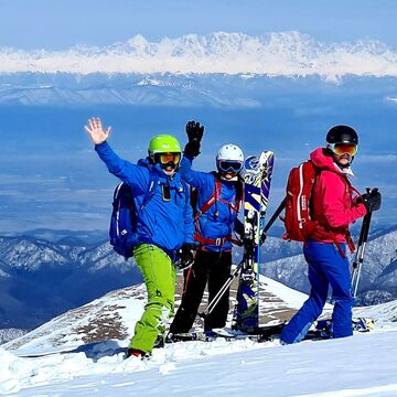 Basic heliski - Five days of catski, complete with a helicopter experience