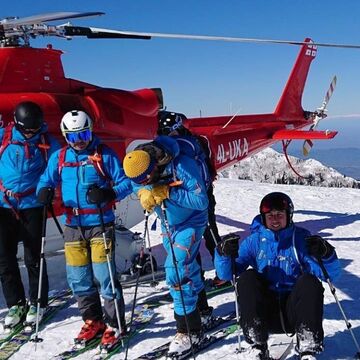 LAST CALL !!! Basic heliski - Five days of catski, complete with a helicopter experience